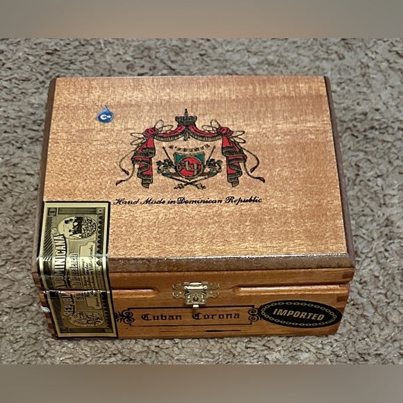 Vintage Arturo Fuente Wooden Empty Cigar Box - Picture 1 of 9